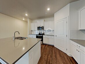 5124 W Bellevue St in Meridian, ID - Foto de edificio - Building Photo