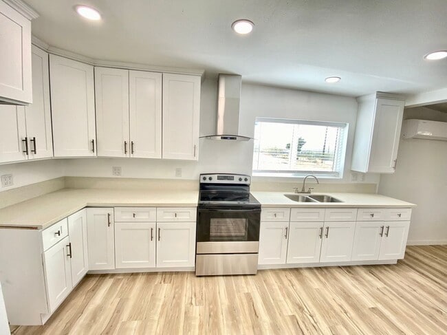 24729 Roxbury Rd in Apple Valley, CA - Building Photo - Building Photo