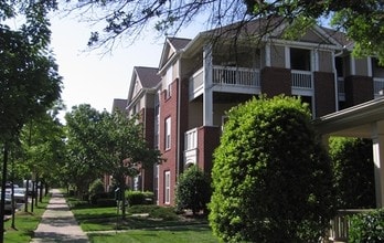 First Ward Place in Charlotte, NC - Foto de edificio - Building Photo