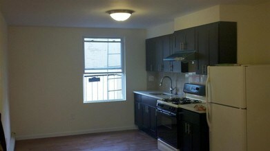 227 8th St in Jersey City, NJ - Building Photo - Building Photo