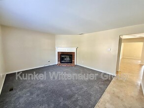 13 Twin Oaks Dr in Shiloh, IL - Building Photo - Building Photo