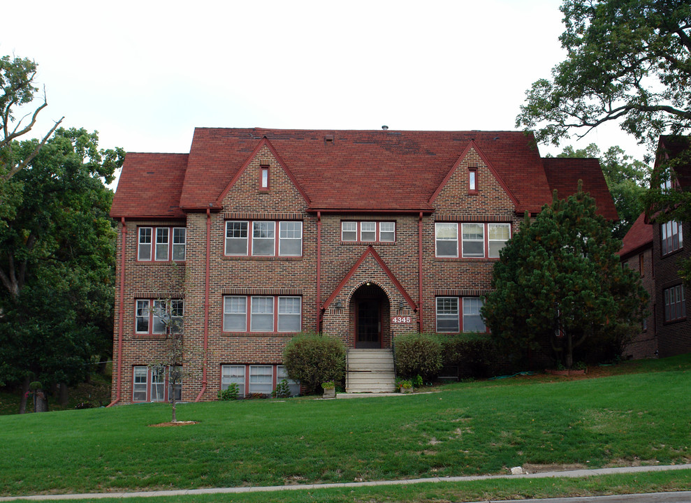 4345 Grand Ave in Des Moines, IA - Foto de edificio