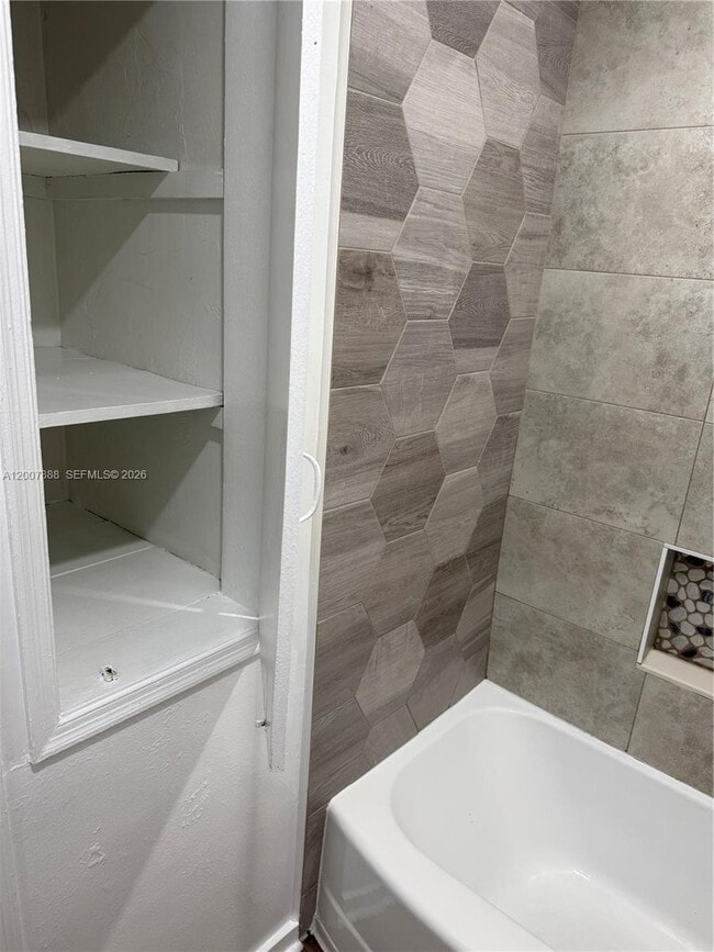 645 NE 35th St in Oakland Park, FL - Building Photo - Building Photo