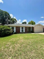 6524 Blue Grass Dr in Watauga, TX - Building Photo