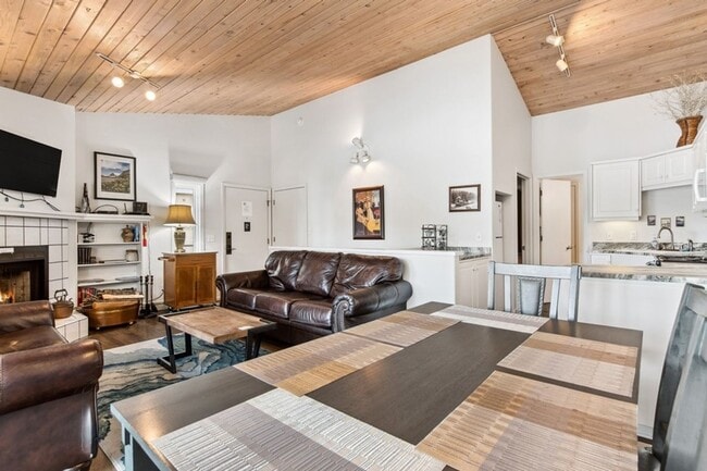 300 Bay Point Dr in Whitefish, MT - Building Photo - Building Photo