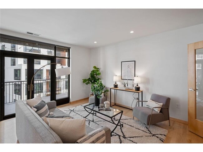 3104 W Lake St in Minneapolis, MN - Building Photo - Building Photo