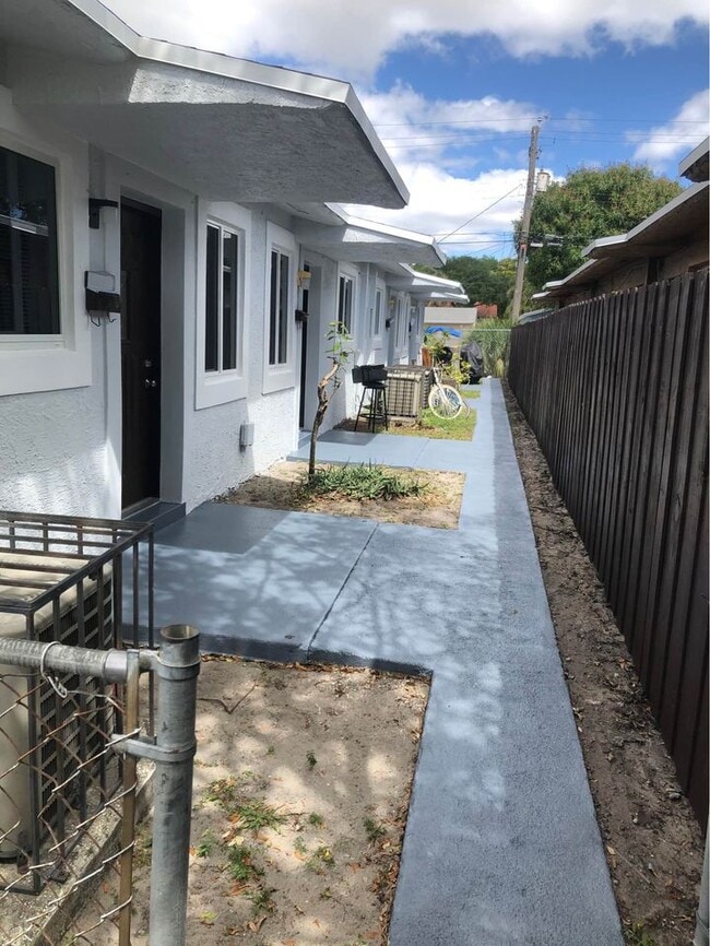 2319 Farragut St in Hollywood, FL - Foto de edificio - Building Photo