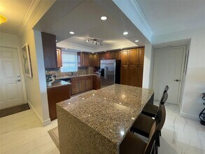 1160 Hillsboro Mile, Unit 904 in Hillsboro Beach, FL - Building Photo - Building Photo