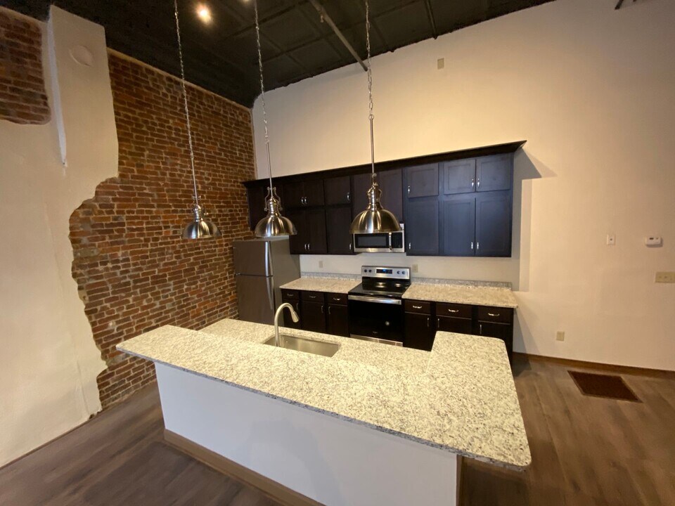308 S Campbell Ave in Springfield, MO - Building Photo