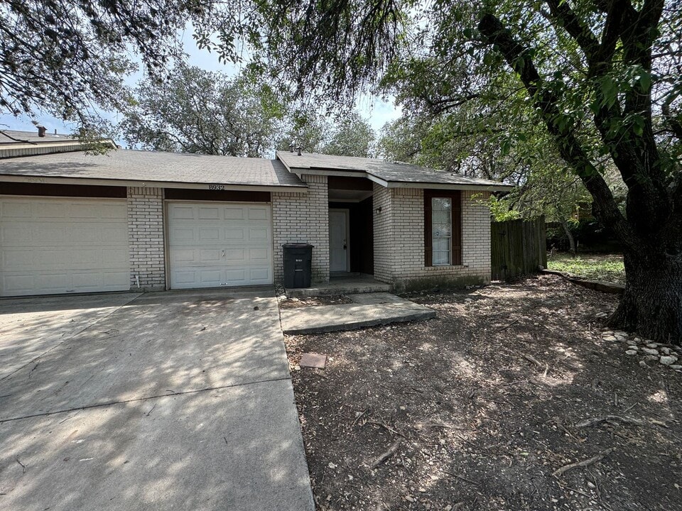 8930-8932 Hambledon Dr in San Antonio, TX - Building Photo