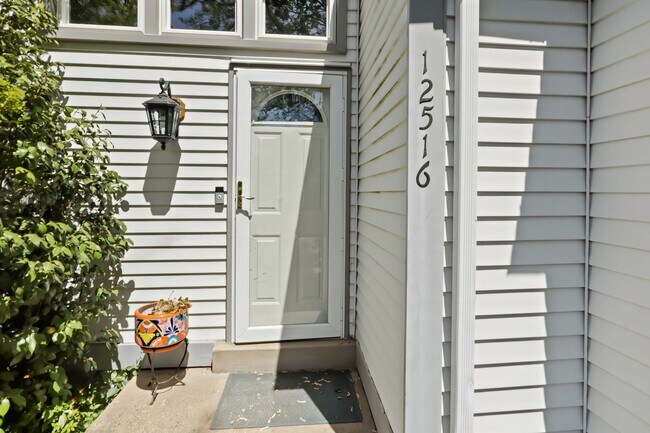 12516 Fanleaf Ct in Fairfax, VA - Building Photo - Building Photo