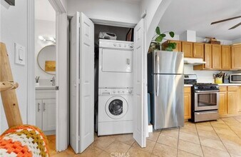 6032 Crestwood Way in Los Angeles, CA - Building Photo - Building Photo
