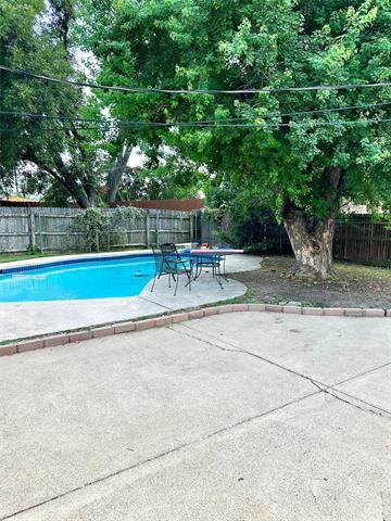 704 Matthews Ct in Arlington, TX - Building Photo - Building Photo
