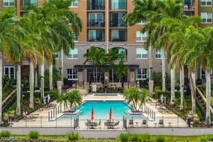 2825 Palm Beach Blvd in Ft. Myers, FL - Building Photo