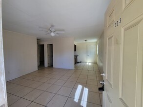 203 Jackson St in Wildwood, FL - Foto de edificio - Building Photo