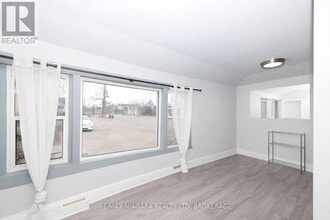 406 Ridge Rd N in Fort Erie, ON - Building Photo - Building Photo