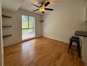 2052 Royal Fern Ct, Unit 2B in Reston, VA - Building Photo - Building Photo