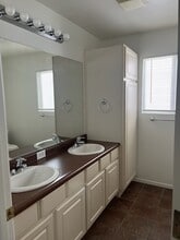11119 Cactus Valley Dr in Bakersfield, CA - Building Photo - Building Photo