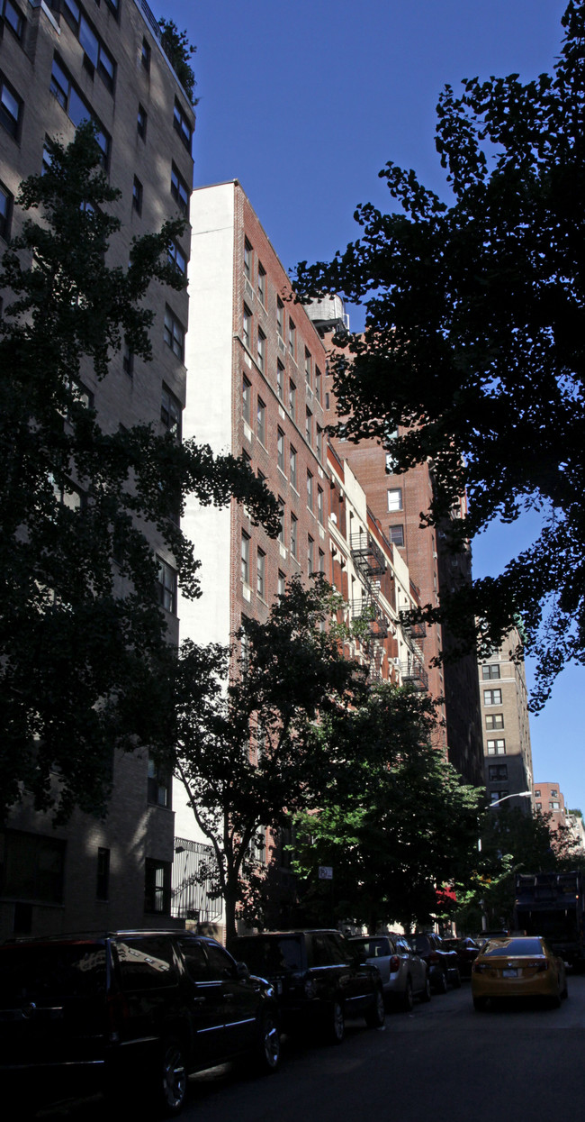 108-110 E 81st St in New York, NY - Building Photo - Building Photo