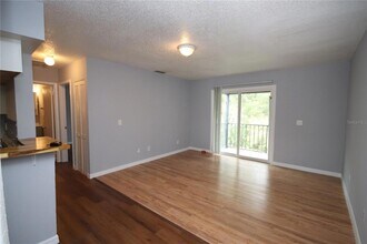 1810 E 143rd Ave, Unit 3 in Tampa, FL - Building Photo - Building Photo