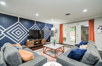 4749 Benning Dr in Houston, TX - Building Photo - Building Photo