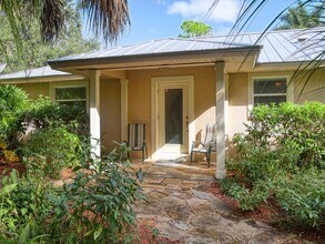 4708 Hidden River Rd in Sarasota, FL - Building Photo - Building Photo