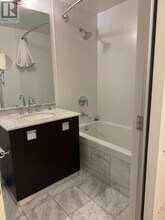 33 Charles St E in Toronto, ON - Building Photo - Building Photo