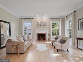 904 Locust St in Herndon, VA - Building Photo - Building Photo