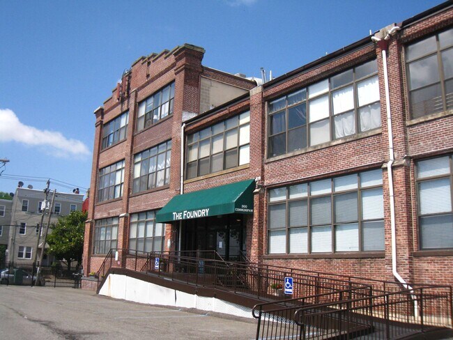 300 Communipaw Ave in Jersey City, NJ - Building Photo - Building Photo