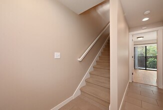 2034 Eastlake Ave E in Seattle, WA - Building Photo - Building Photo