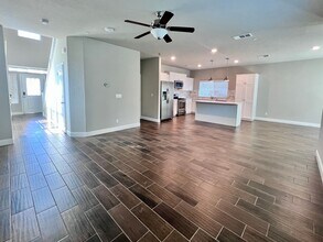 4093 Rialto Ave in Clovis, CA - Foto de edificio - Building Photo