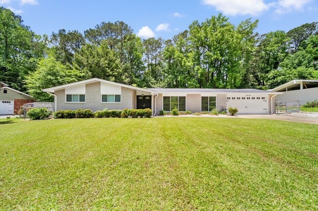 4019 Flintridge Dr in Stone Mountain, GA - Building Photo - Building Photo
