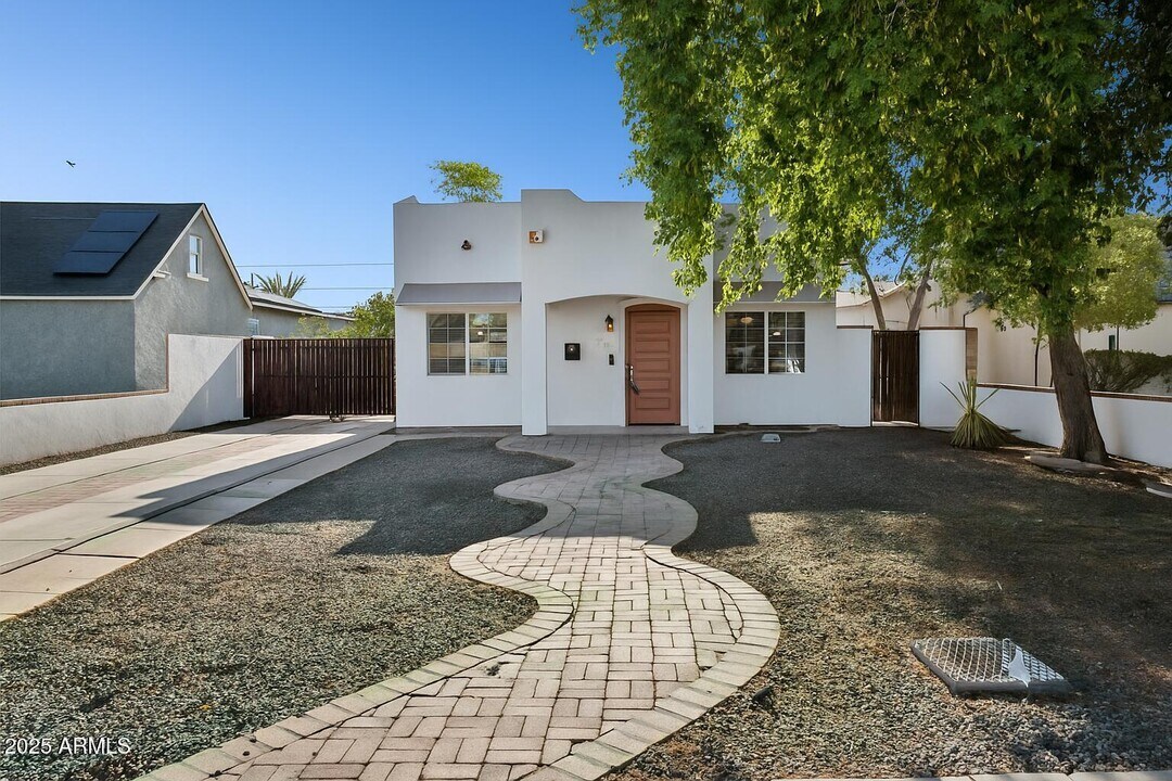 2012 N 23rd St in Phoenix, AZ - Building Photo