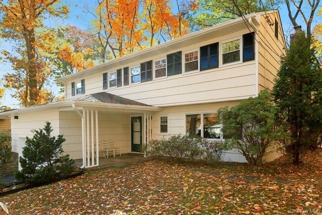 property at 7 Susan Ct