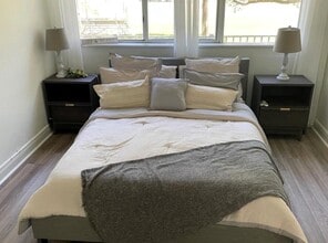 75 S Shore Dr, Unit 7A in Miami Beach, FL - Building Photo - Building Photo