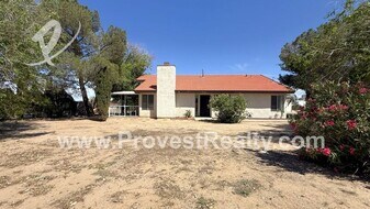 11833 Arroyo Ave in Hesperia, CA - Building Photo