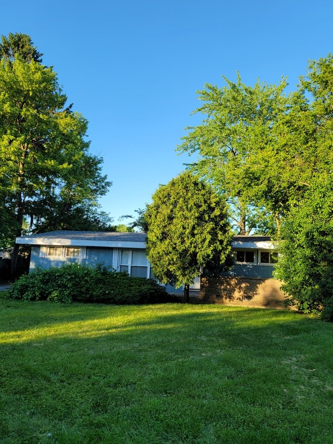 1227 Wood St in Deerfield, IL - Building Photo - Building Photo