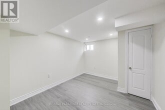 36 Rideout St in Ajax, ON - Building Photo - Building Photo