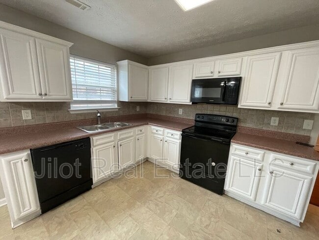 700 Yukon Way in Stockbridge, GA - Building Photo - Building Photo