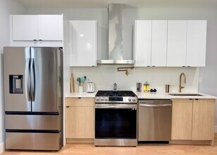 443 Bergen Ave, Unit 4 in Jersey City, NJ - Building Photo - Building Photo