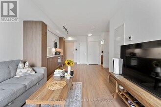 77 Mutual St in Toronto, ON - Building Photo - Building Photo