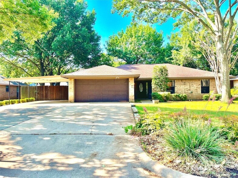 1328 Kings Row, Unit 611 in Denton, TX - Building Photo