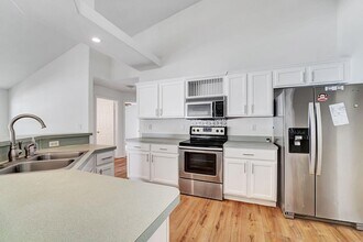 513 SE Cliff Rd in Port St. Lucie, FL - Building Photo - Building Photo