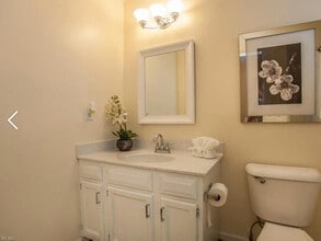 205 Belmont Cir, Unit 1 Room available in Yorktown, VA - Foto de edificio - Building Photo