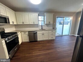 1020 Hillsboro Ct in Sewell, NJ - Building Photo