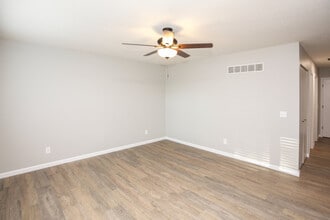 7 Windstream Court in St. Peters, MO - Foto de edificio - Building Photo