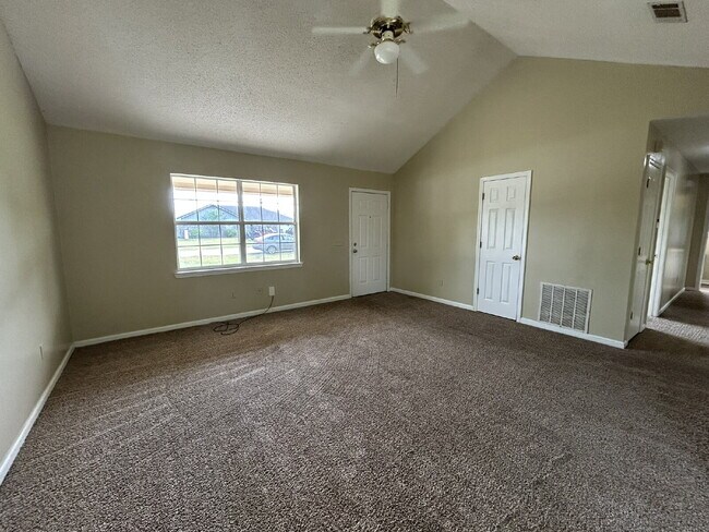 47 Sheila Dr in Hinesville, GA - Foto de edificio - Building Photo