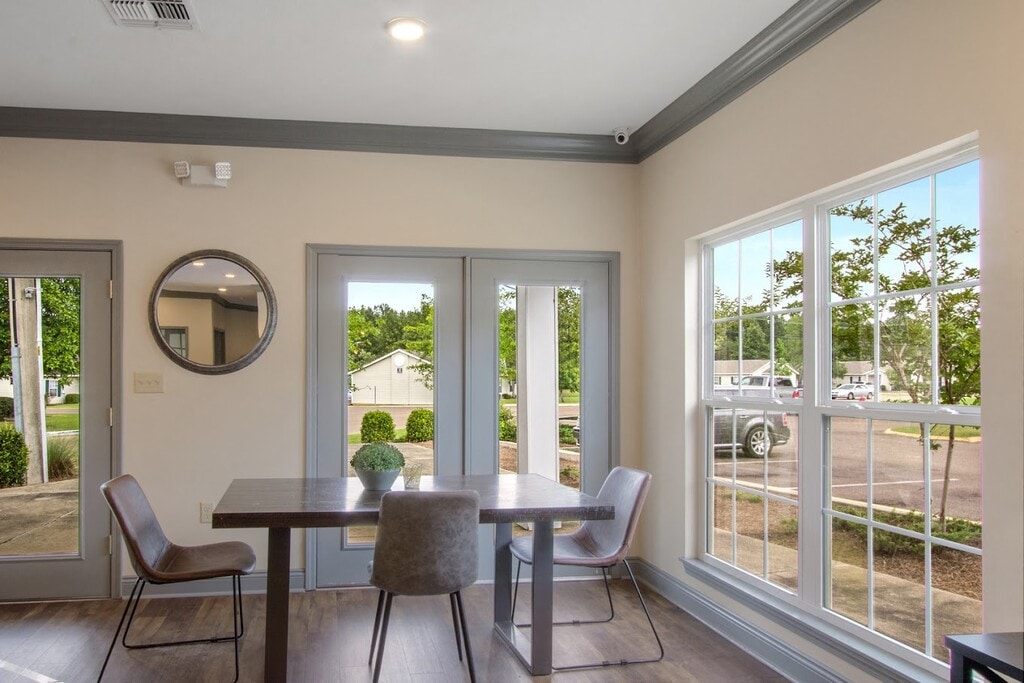 White Oak Estates Apartments in Jackson, MS