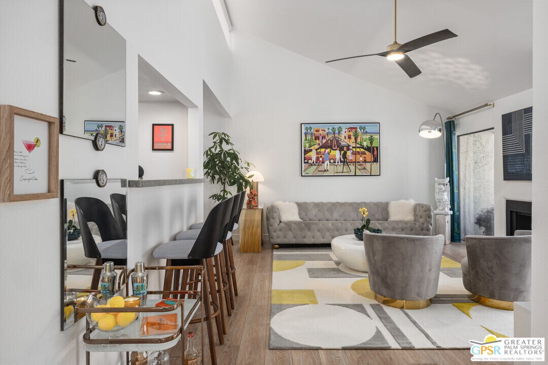 2455 Vía Sonoma in Palm Springs, CA - Building Photo