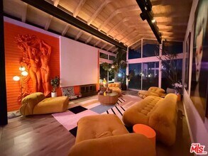 3056 Corda Dr in Los Angeles, CA - Building Photo - Building Photo